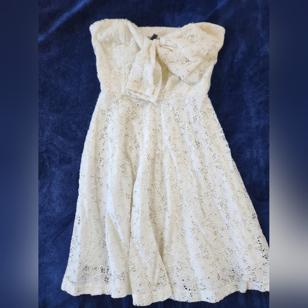 Lulus size XS dress mini dress with bow in the front tie Skater